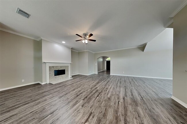 Building Photo - 8227 Sports Haven Dr