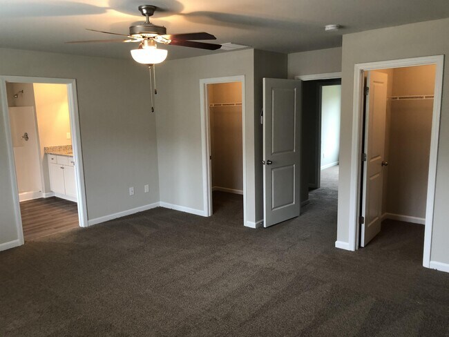Building Photo - 309 Nutwood Trce