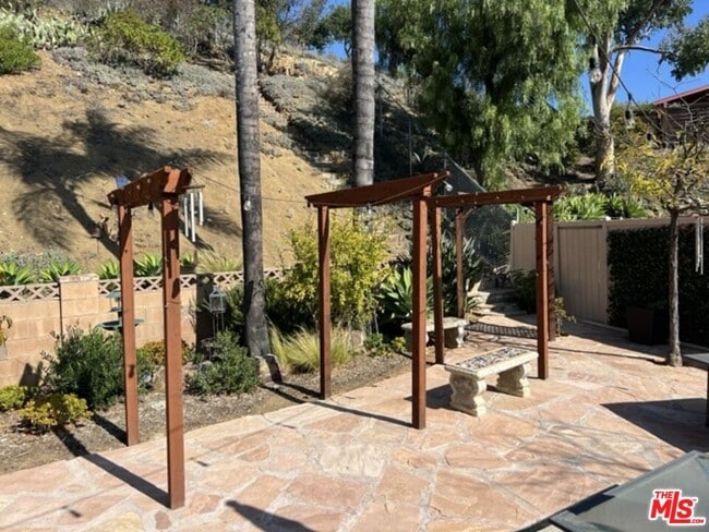 Building Photo - 729 Kenmore Cir