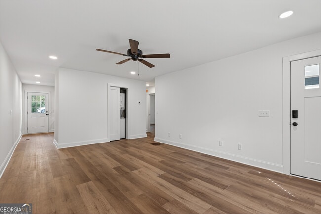 Building Photo - 483 Vine St