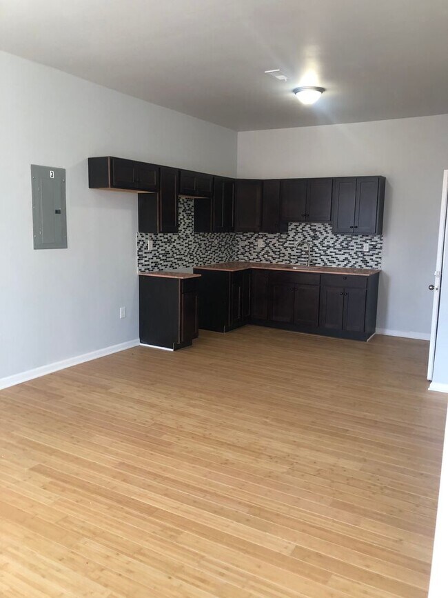 Building Photo - 600 N Arlington Ave