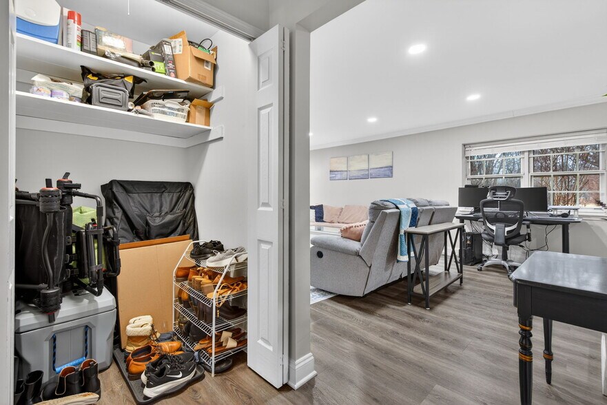 Building Photo - 159 Drummers Ln