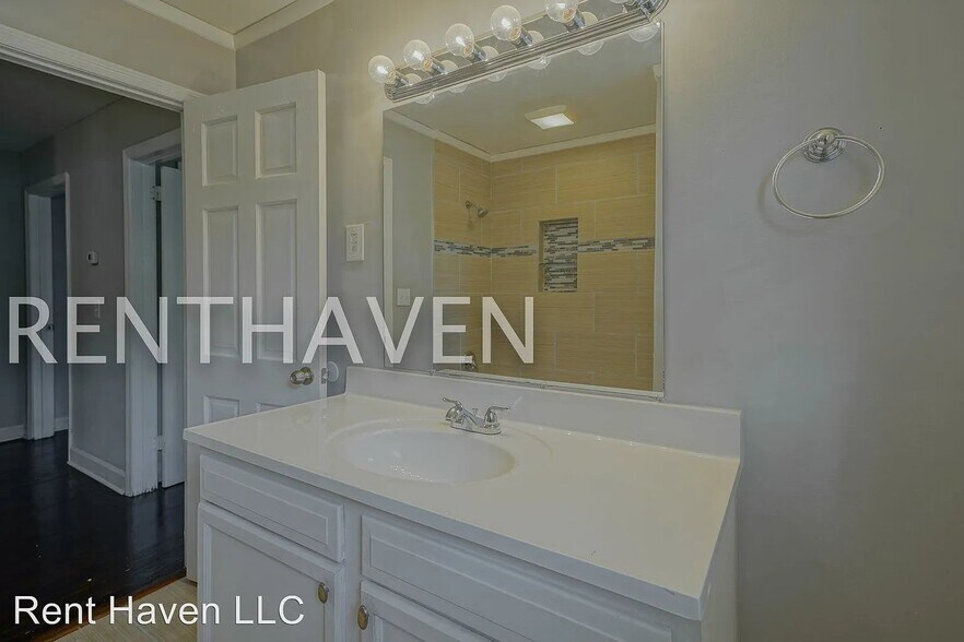 Building Photo - 1114 Leesburg Rd