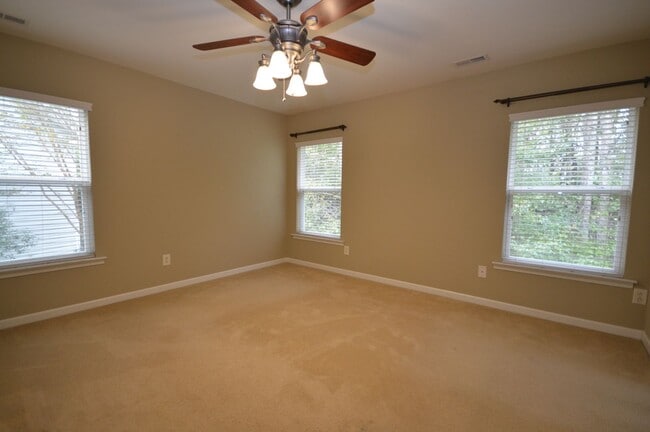 Building Photo - 224 Palmdale Ct