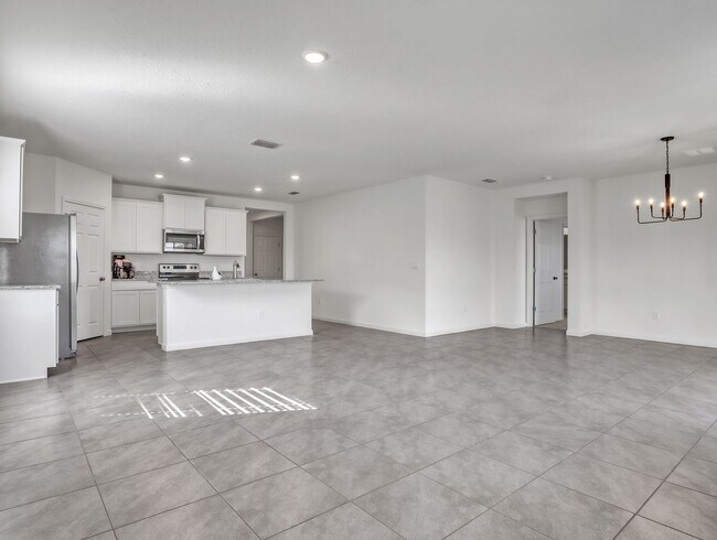 Building Photo - 7508 Tourmaline Dr