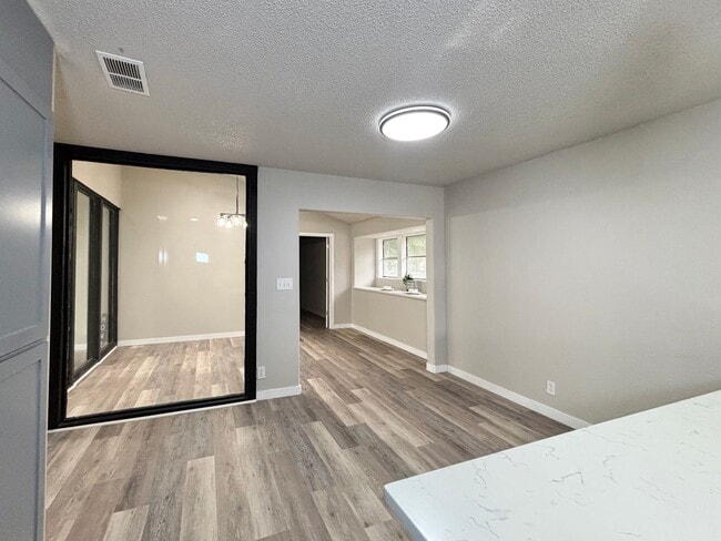 Building Photo - 5202 Metcalf-
