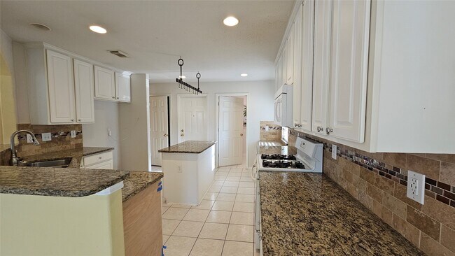 Building Photo - 2314 Hannover Way