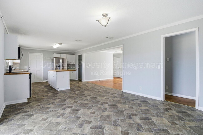 Building Photo - 105 Maxwell Dr