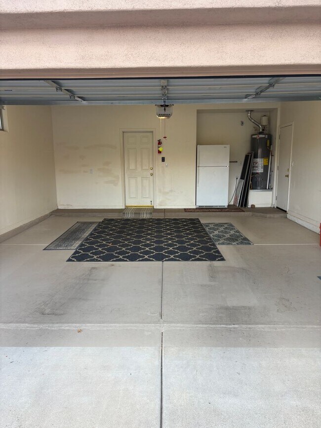 Building Photo - 110 E Bighorn Ct