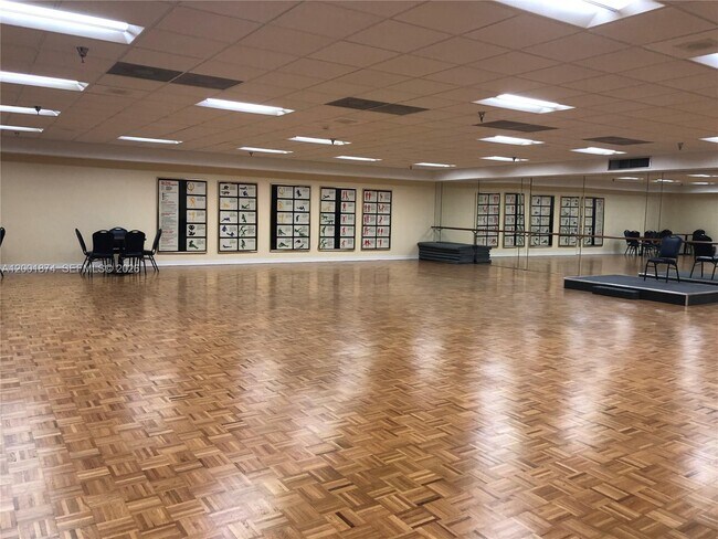 Building Photo - 800 SW 131st Ave