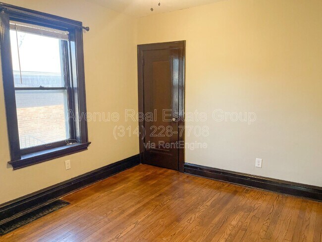 Building Photo - 6044 Southwest Ave