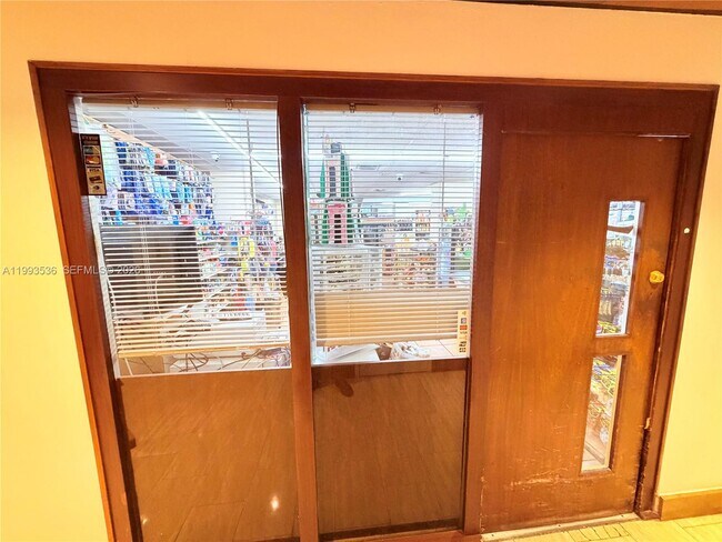 Building Photo - 2333 Brickell Ave