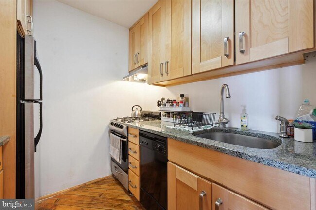 Building Photo - 122 Chestnut St