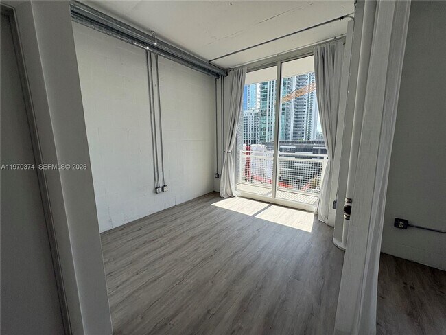 Building Photo - 444 NE 30th St