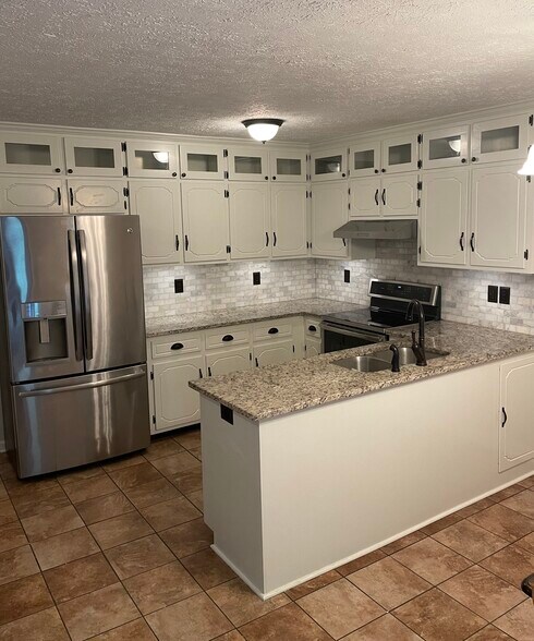 Building Photo - 2203 Ladd Dr