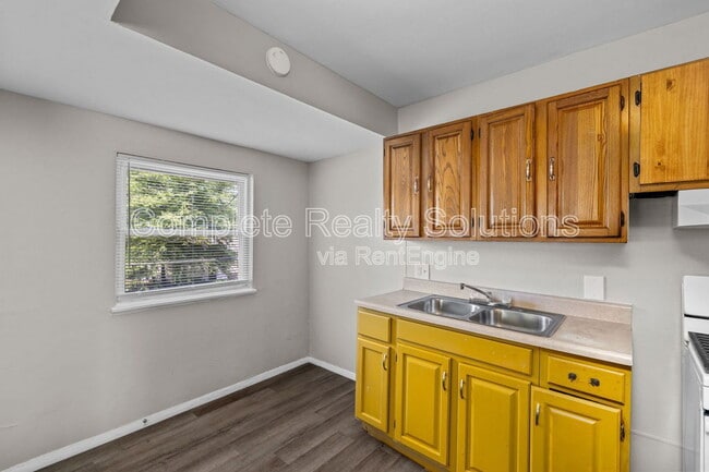 Building Photo - 10721 Spring Garden Dr
