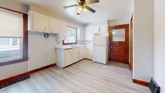 Building Photo - Lorain 2 bd/ 1 bath Single family Home