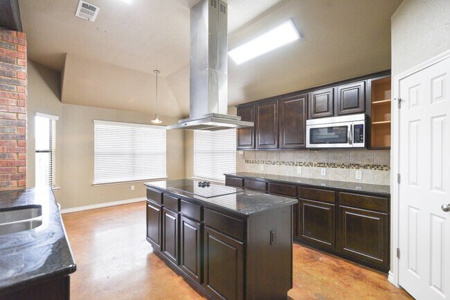 Building Photo - 7100 Almond Dr