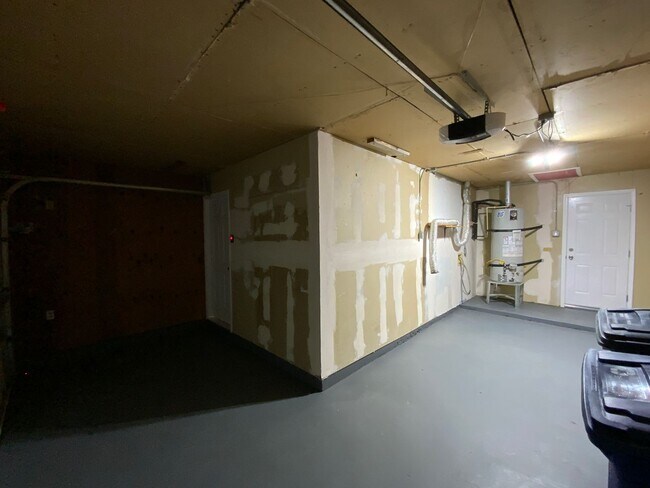 Building Photo - 4 Bedroom Single Story Home Available Near Tramway Blvd NE & Lomas Blvd NE!