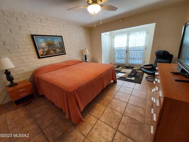 Building Photo - 5602 N Camino Del Sol