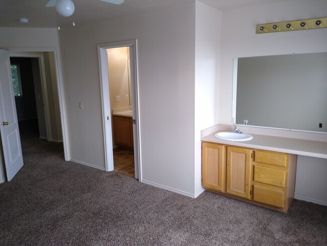 Building Photo - 334 S 400 E