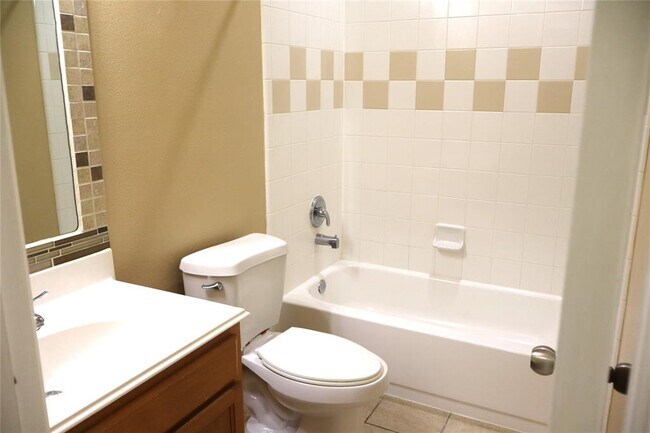 Building Photo - 21590 Kings Bend Dr