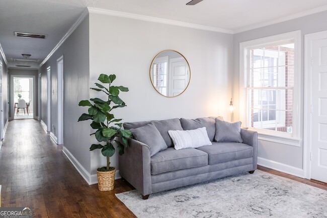 Building Photo - 111 E Screven St