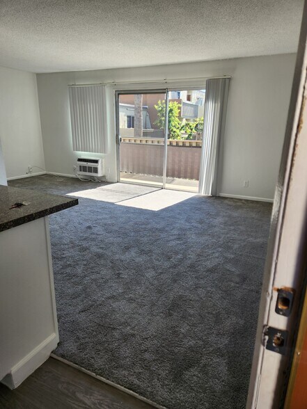 Building Photo - 8726 Independence Ave