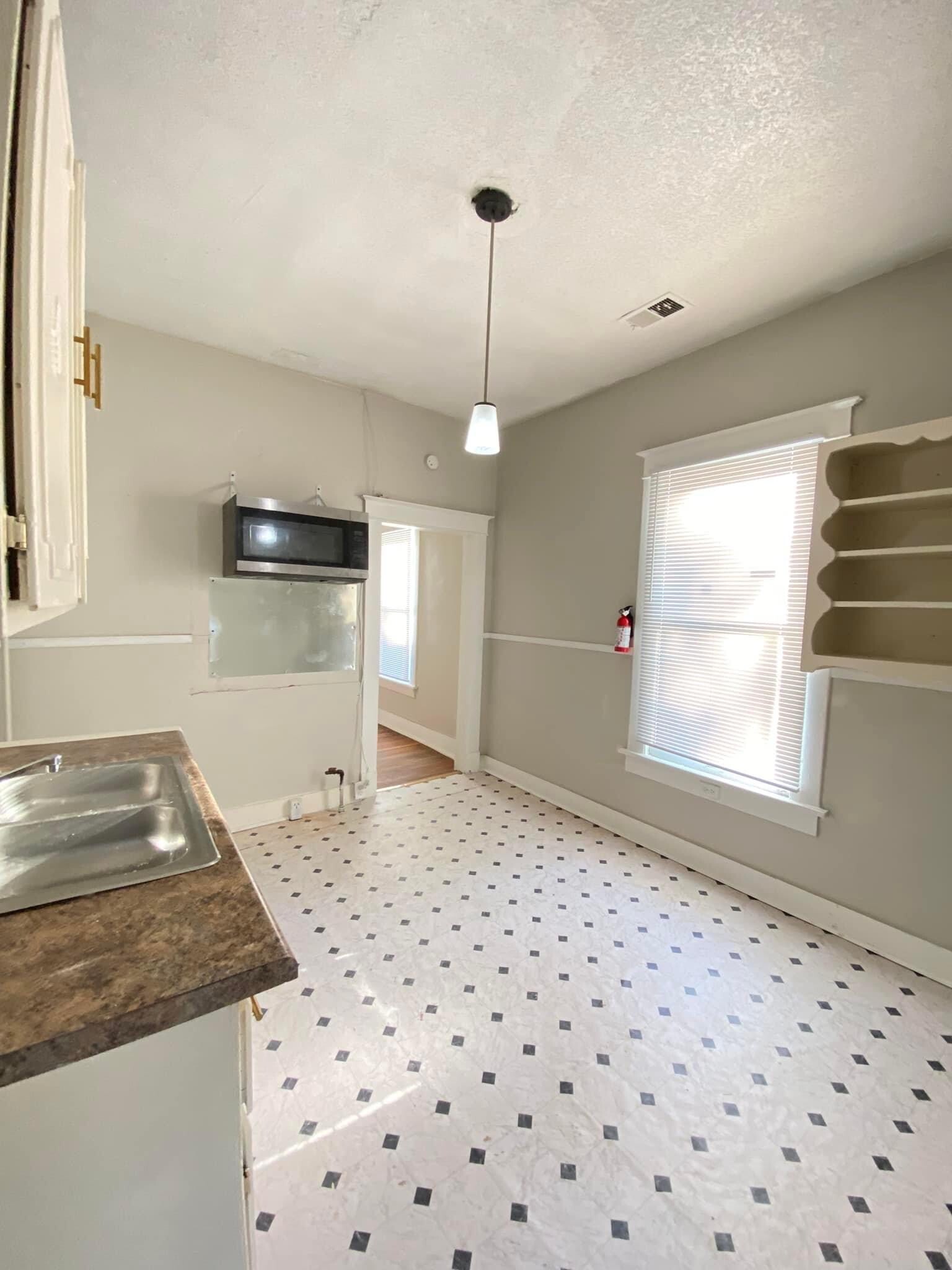 Building Photo - 1936 E McLemore Ave