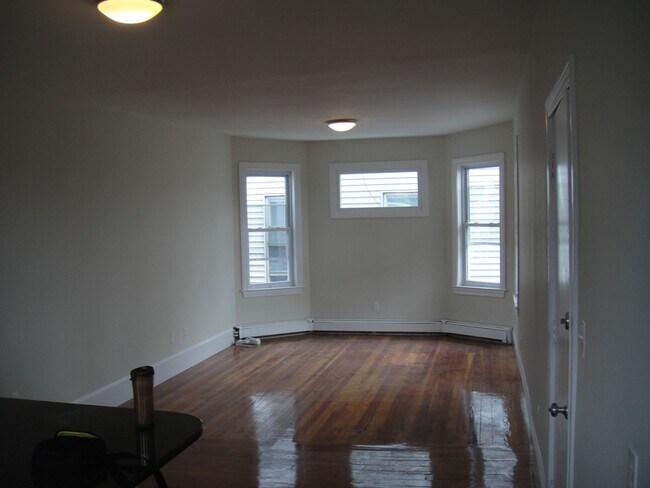 Building Photo - Mission Hill 3-Bed