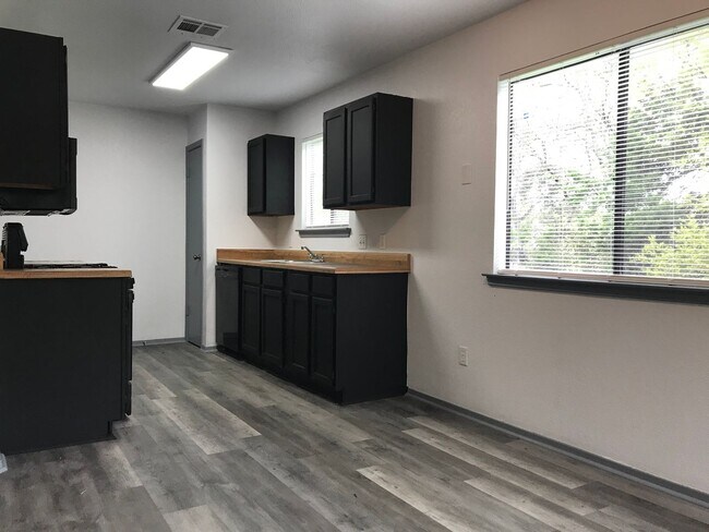 Building Photo - 3/2 in COPPERFIELD