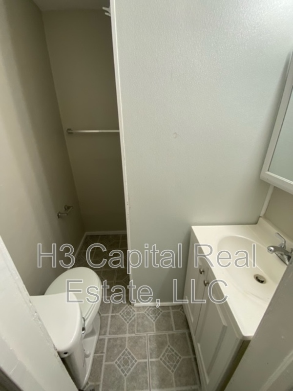 Building Photo - 913 Lee St