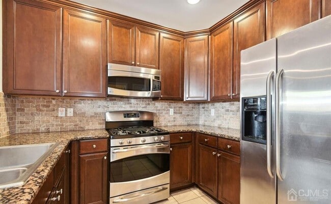 Building Photo - 24 Roosevelt Ave