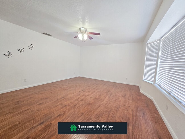 Building Photo - 8440 Sierra Sunset Dr