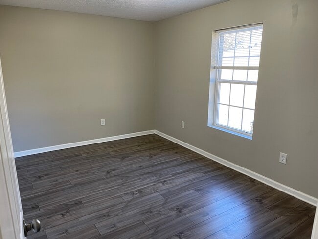 Building Photo - 372 Overlook Dr