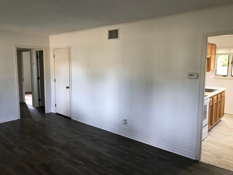 Building Photo - 1984 Pine St