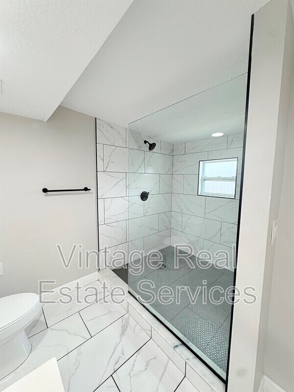 Building Photo - 4203 E Yukon St