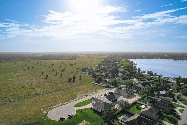 Building Photo - 1793 Lakehill Dr