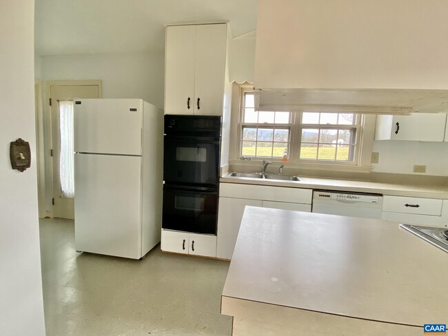 Building Photo - 119 Tanbark Dr