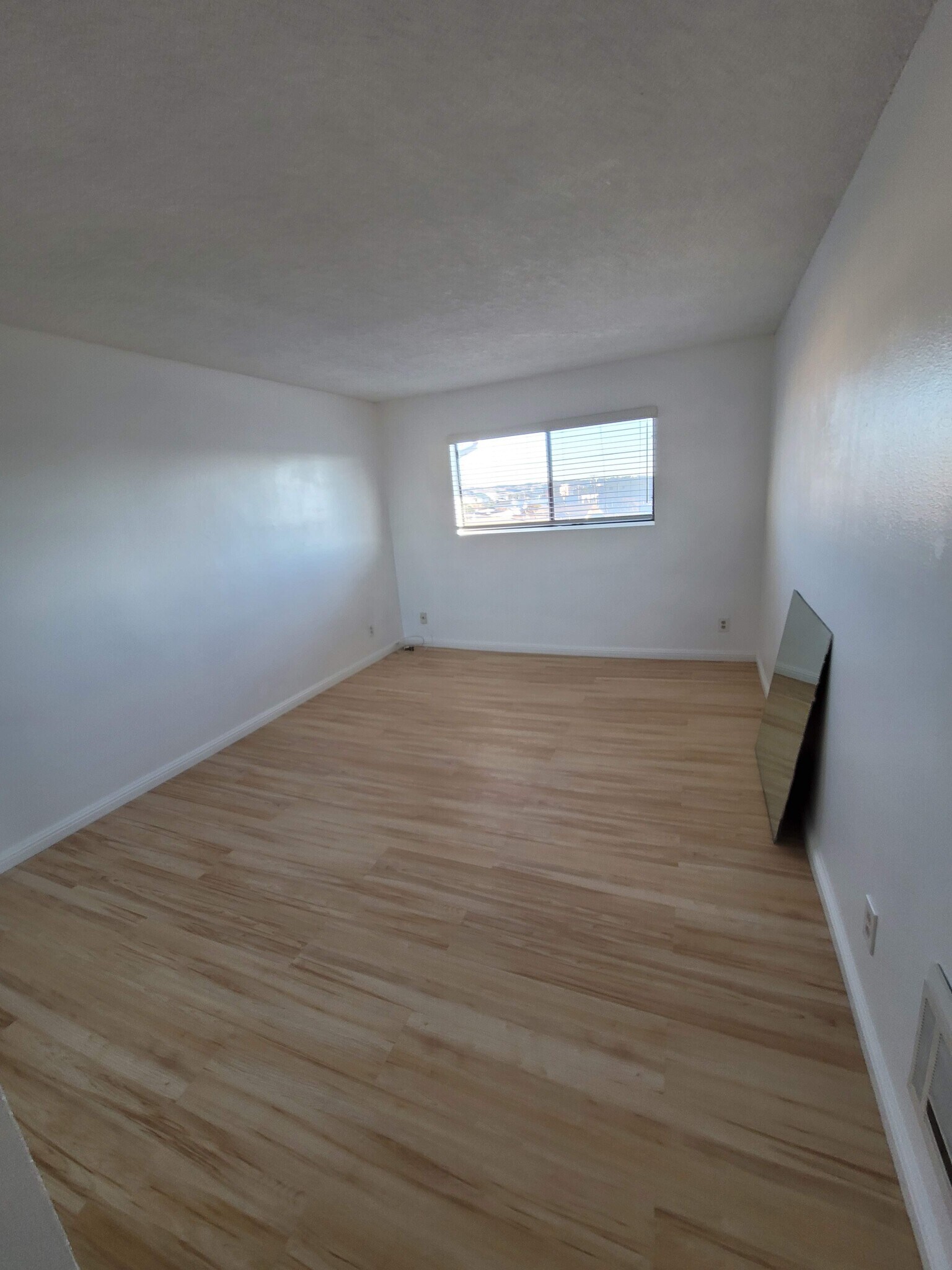 Building Photo - 10521 National Blvd