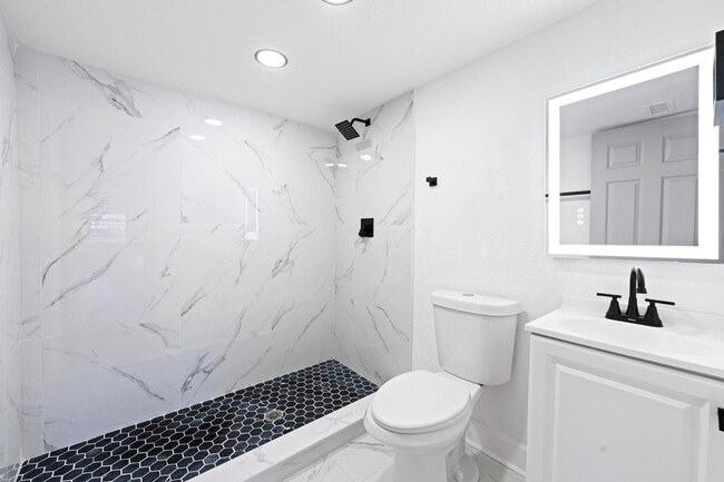 Building Photo - 9604 N 18th St