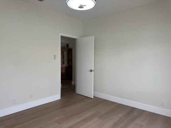 Building Photo - 509 Plymouth Rd