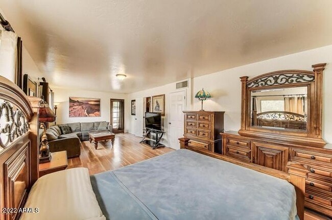 Building Photo - 137 E Fremont Dr