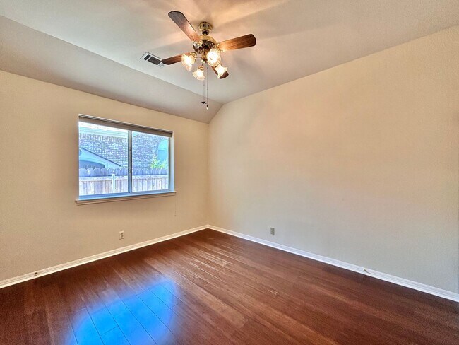 Building Photo - Beautiful 4 Bedroom, 2 Bathroom Home for R...