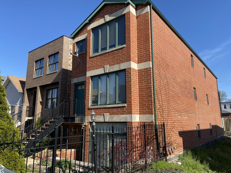 Exterior - Front - 2442 W Fillmore St