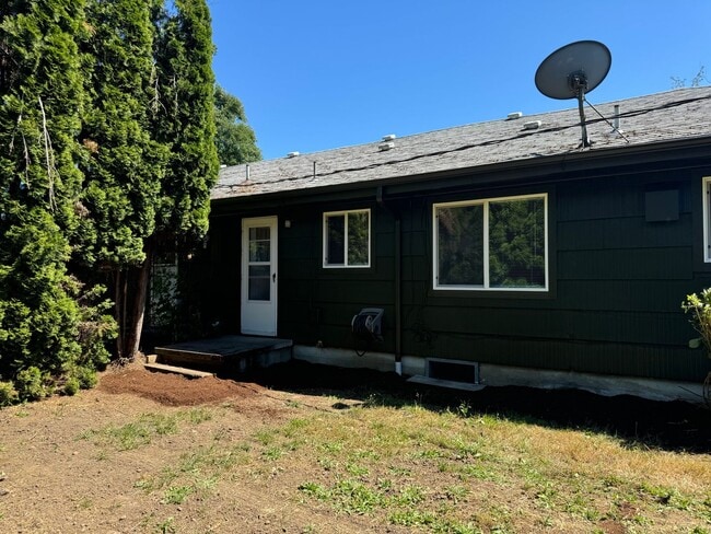 Building Photo - Fully updated 2 bed 1 bath single story duplex in a great location!