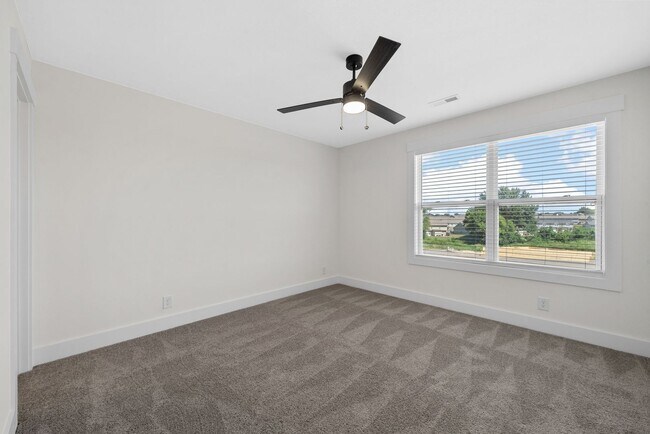 Building Photo - Pet Friendly Two Bedroom!