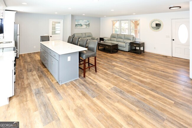 Building Photo - 6157 Orville Dr