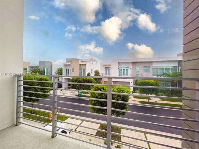 Building Photo - 10561 NW 68th Terrace