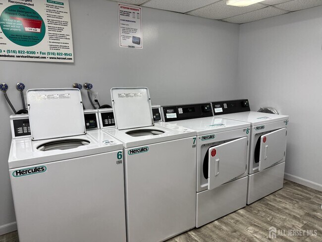 Building Photo - 10 N Wood Ave